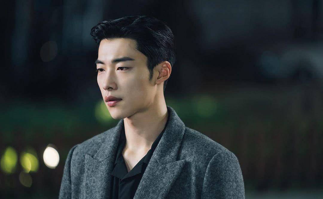 永远的君主男二走红精致下颌线圈粉人气超李敏镐古装造型绝美