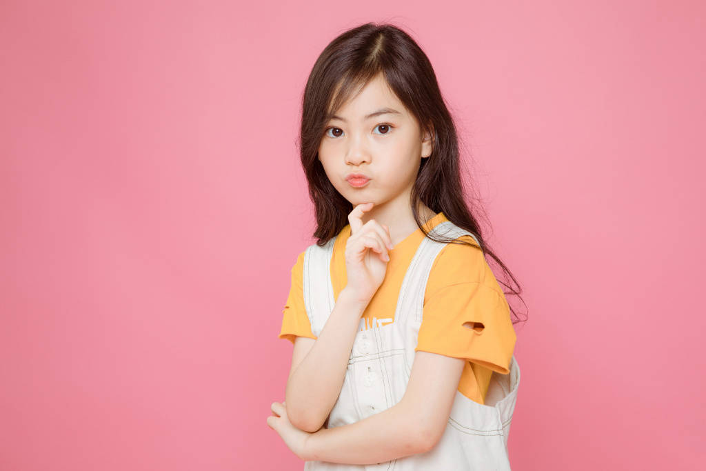 《枕上书》的阿离,杨幂旗下最年轻的艺人,曾演热巴小时候_张茗灿