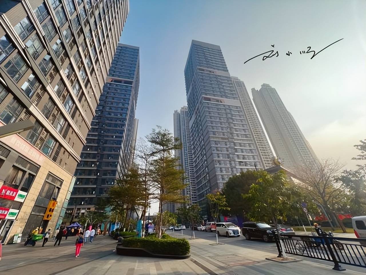 广州有个“广钢新城”，就在荔湾区，高楼很密集，房价还已经很贵