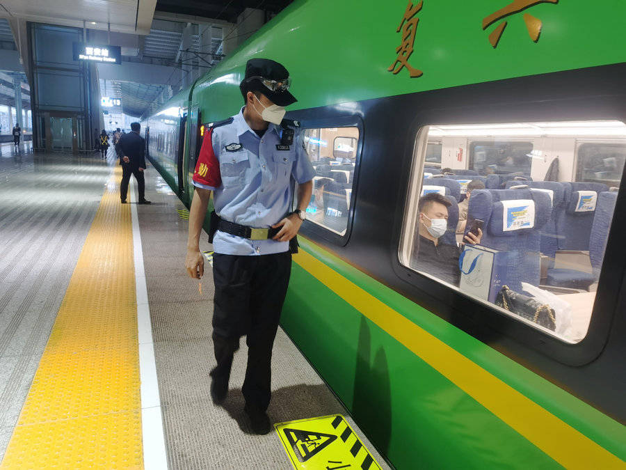 乘警支队群体中有这么一群人,他们很特别,或许他们的肩章与警察不同