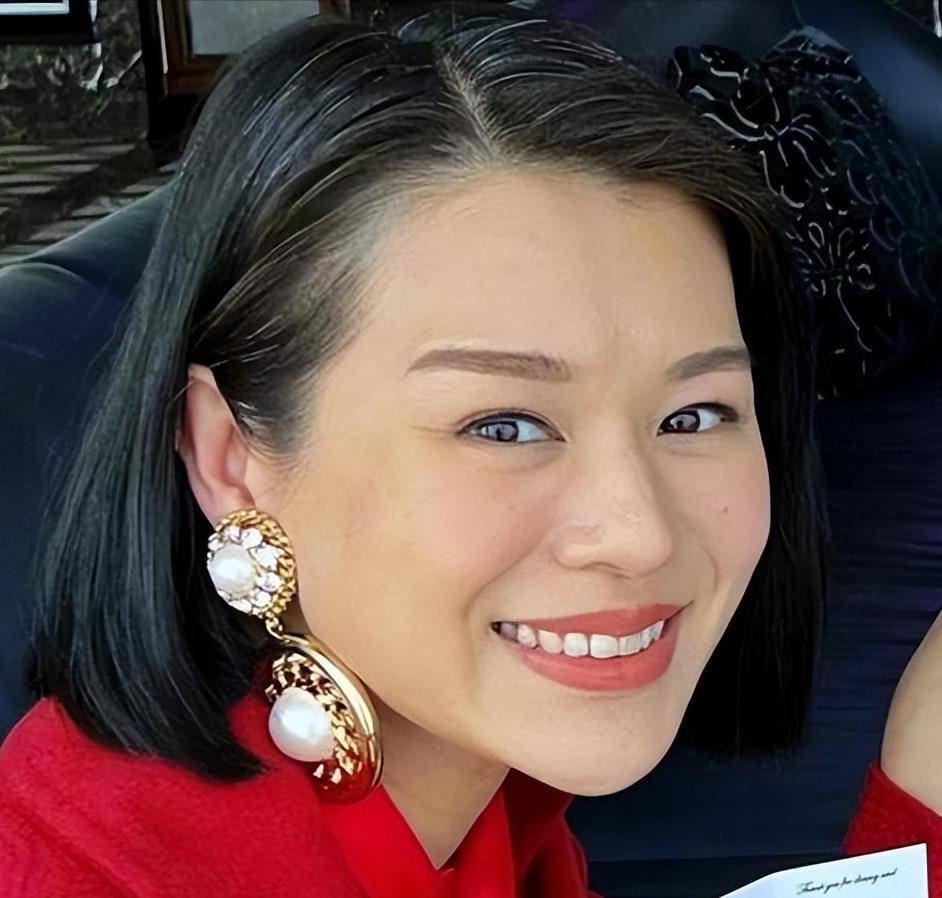 "最丑港姐"胡杏儿苦恋黄宗泽8年无果,倒贴3000万闪婚5年生3胎