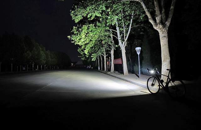 八天川藏,舍我其谁,迈极炫rn3000照亮我的路_车灯_亮度_显示