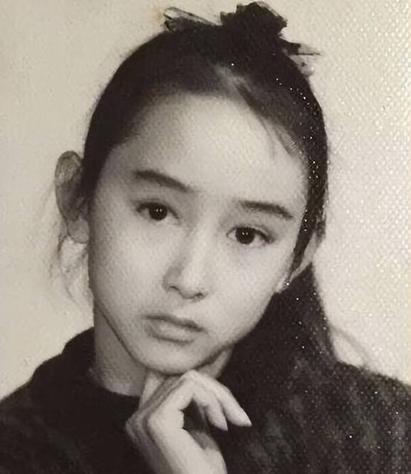 秦海璐被称"最丑影后",被戴两次绿帽,今嫁二婚丈夫被宠成公主