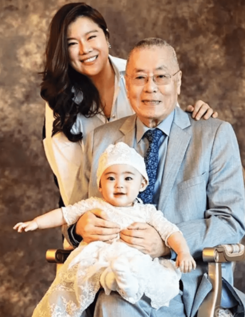 刘诗昆把1岁女儿宠成小公主,要与小37岁老婆拼二胎_孙颖刚_叶向真