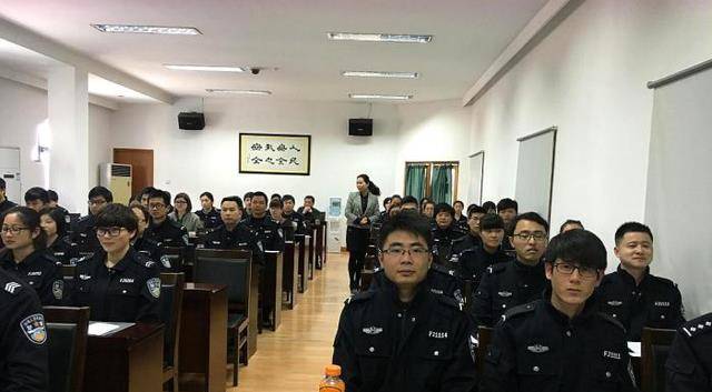 想要报考警校的机会来了 这五所警校的分数普遍偏低 警察学院 大学 毕业生 想要报考警校的机会来了 这五所警校的分数普遍偏低 警察学院 大学 毕业生