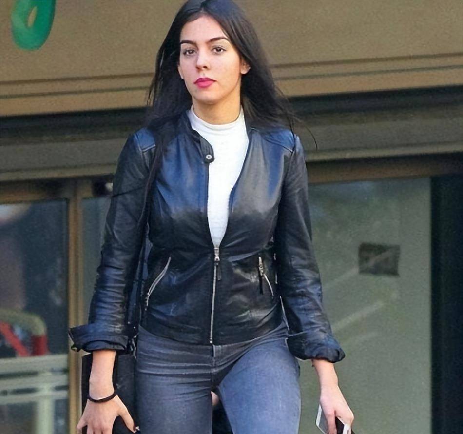 原创乔治娜当过柜姐做过保姆她凭什么拿下c罗难道只靠身材吗