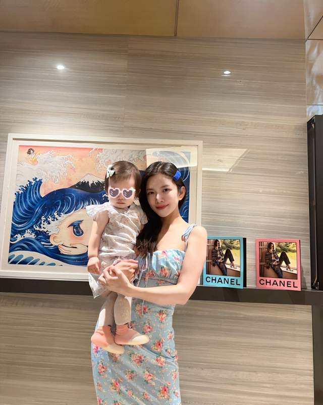 原创杜淳老婆王灿晒美照庆生衣着光鲜外表靓丽和老公生日仅隔一天