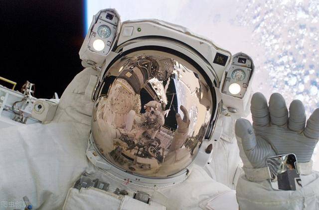 航天员在太空中出舱后如果不小心漂离了太空飞船该如何回到飞船上面