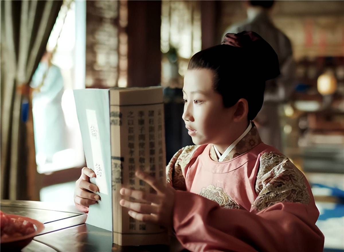 原创皇帝给上联灯明月明大明一统无人敢对6岁神童却出口成章