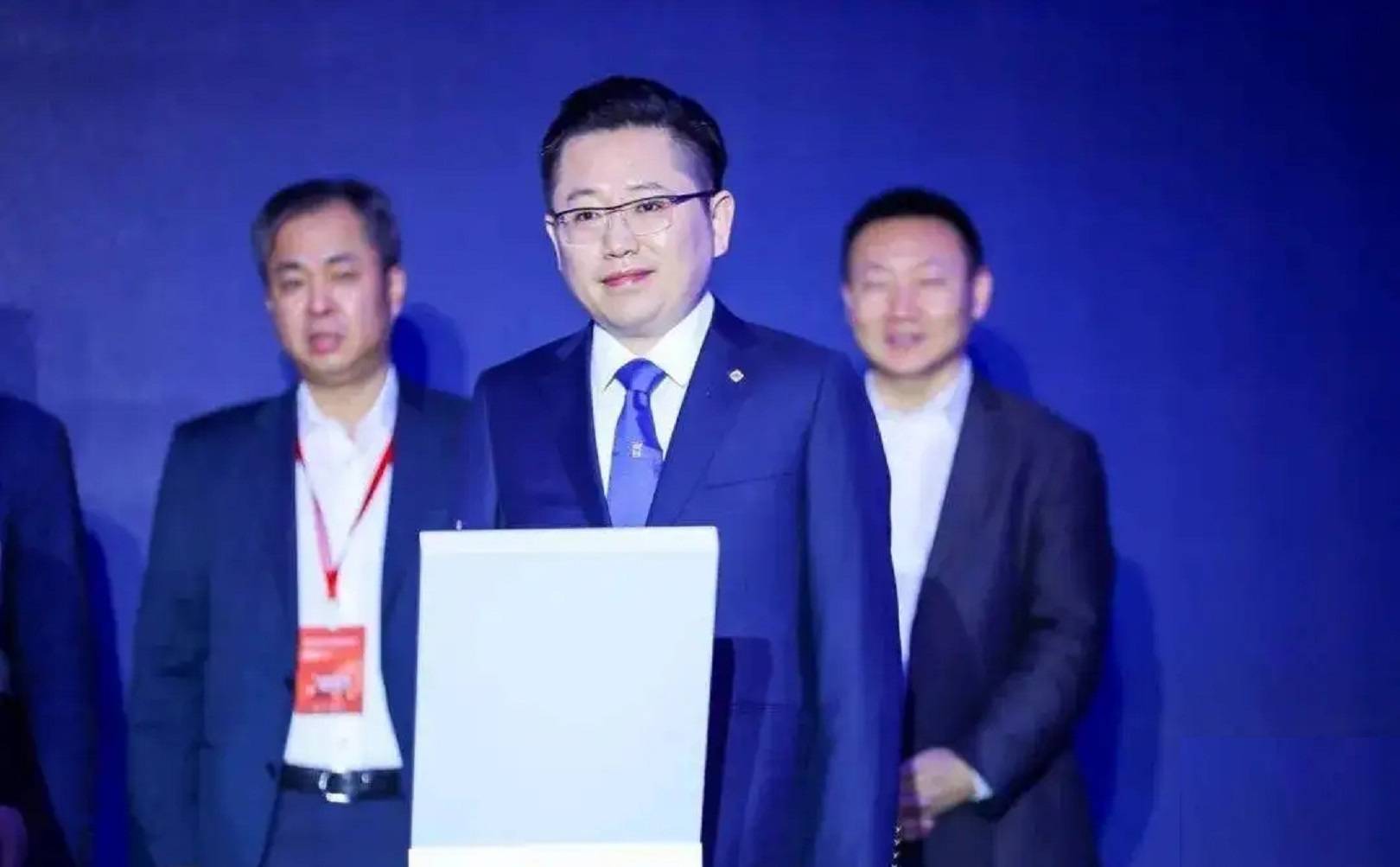 手握4家上市公司,年入1000亿_朱钰峰_保利协鑫能源_朱共山