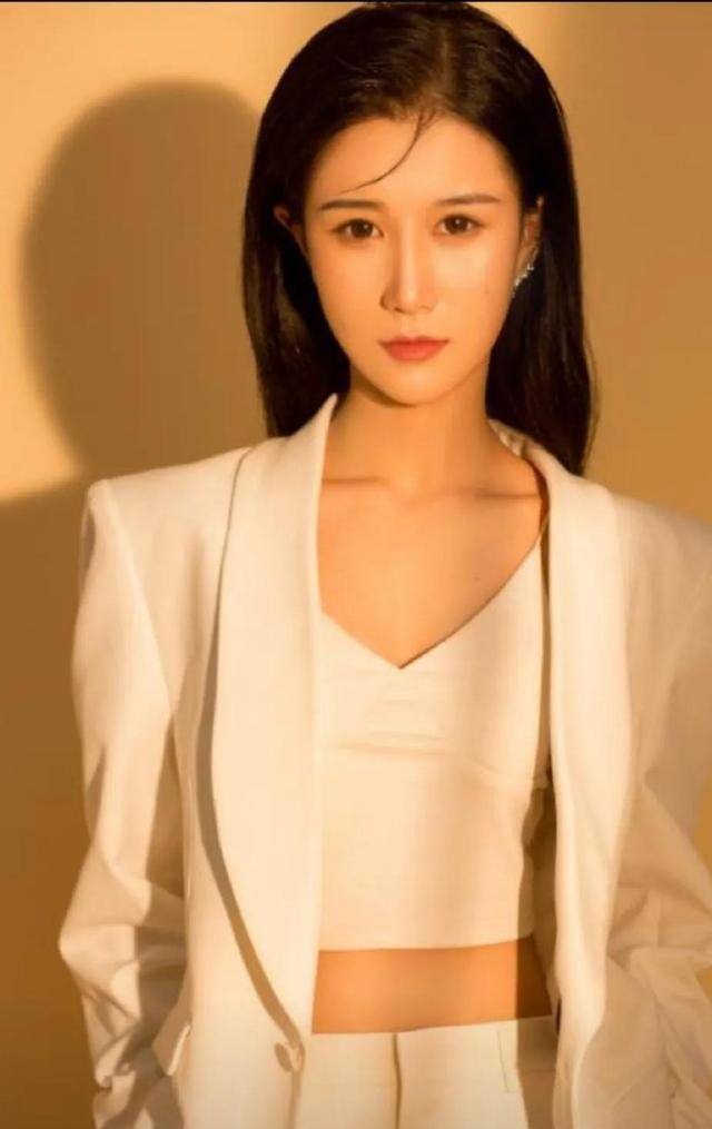 原创女网红桃子是东方阿保一辈子也过不去的一道美人关