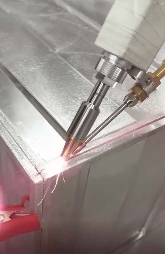 激光焊机性价比高,焊接速度快,焊接工艺简单,操作方便,确保焊接效果