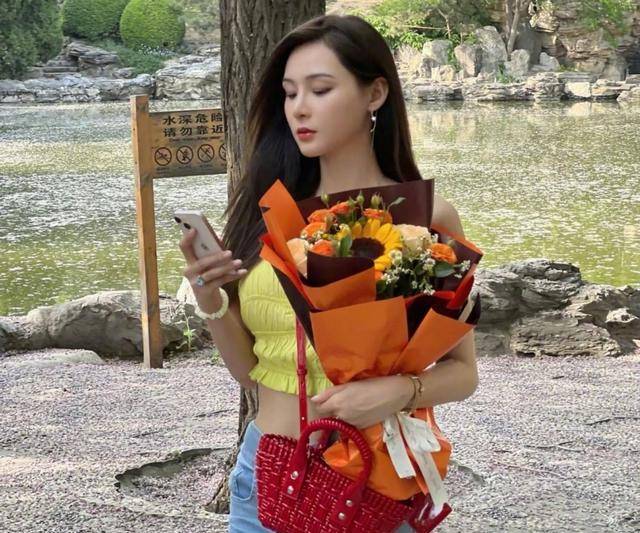 网曝张颖颖连续4天去了汪小菲的住所，张兰替儿子平息绯闻风波