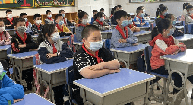 春风十里不如校园有你苏州吴江经济开发区花港迎春小学