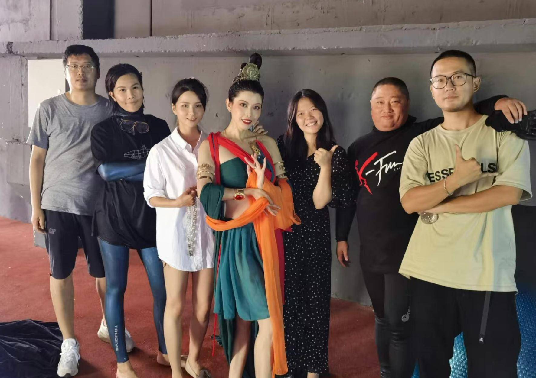 霸屏了一夜之间洛水女神何灏浩走红网络她究竟美在哪里