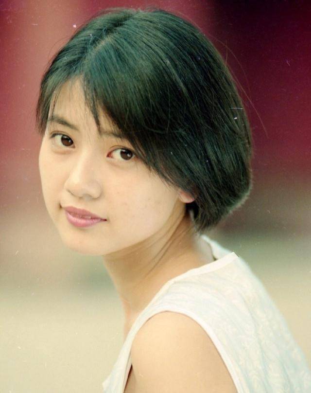 岁的高圆圆,班主任:至少10个班的男生追她,网友:羡慕赵又廷_国民_女神