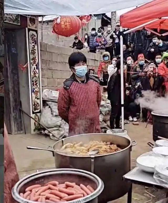 原创拉面嫂晕倒拉面哥心疼哭了网红们才达成了朝六晚六的共识