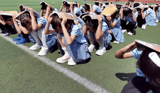 河北省石家庄市雅清小学开展防震减灾疏散演练