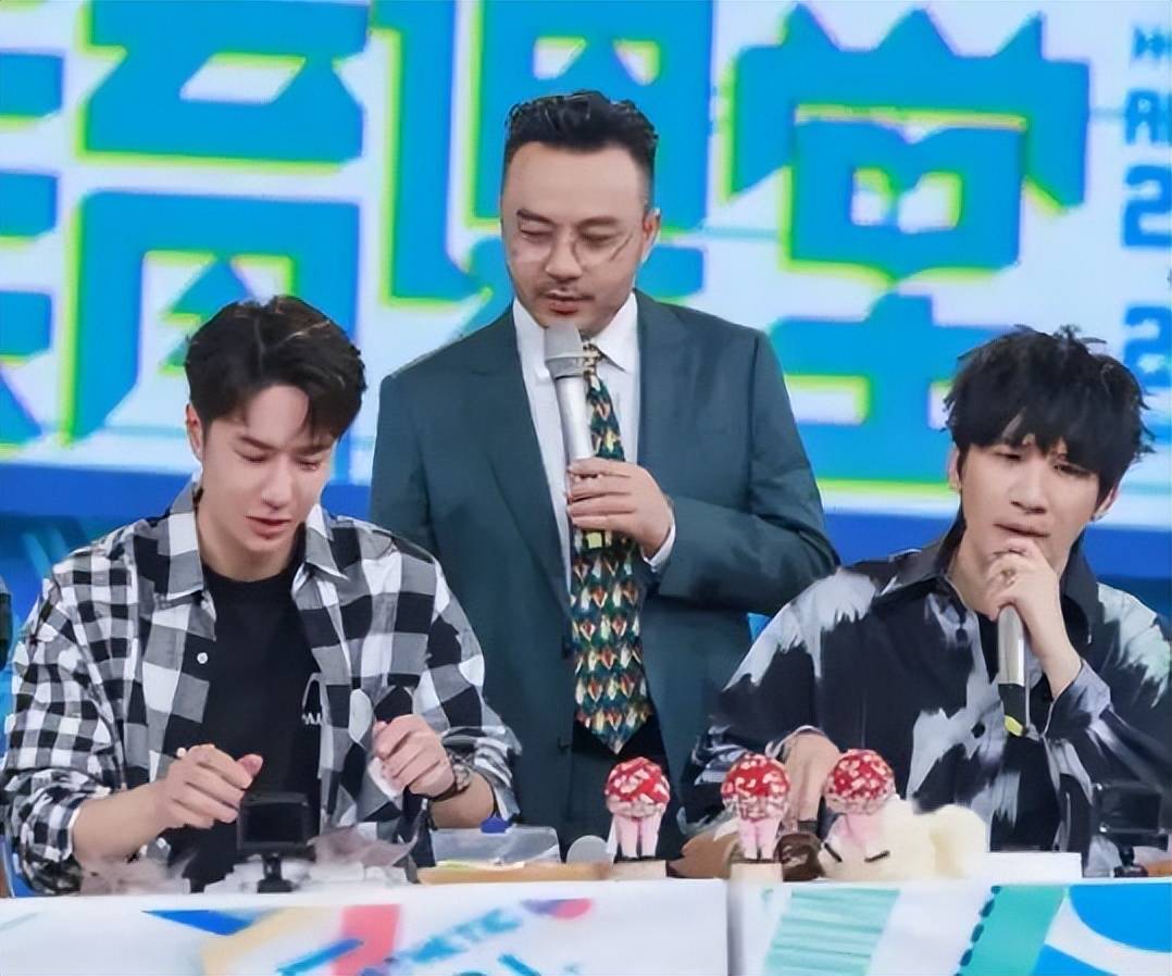 天天向上主持人大换血增到8人能拯救低迷的收视率吗