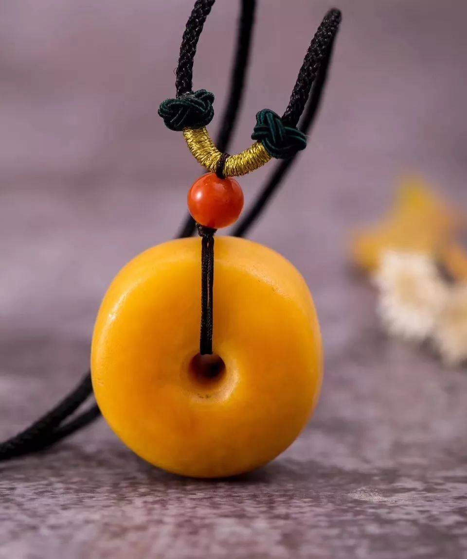 长期佩戴蜜蜡对人的身体有什么好处琥珀博物馆