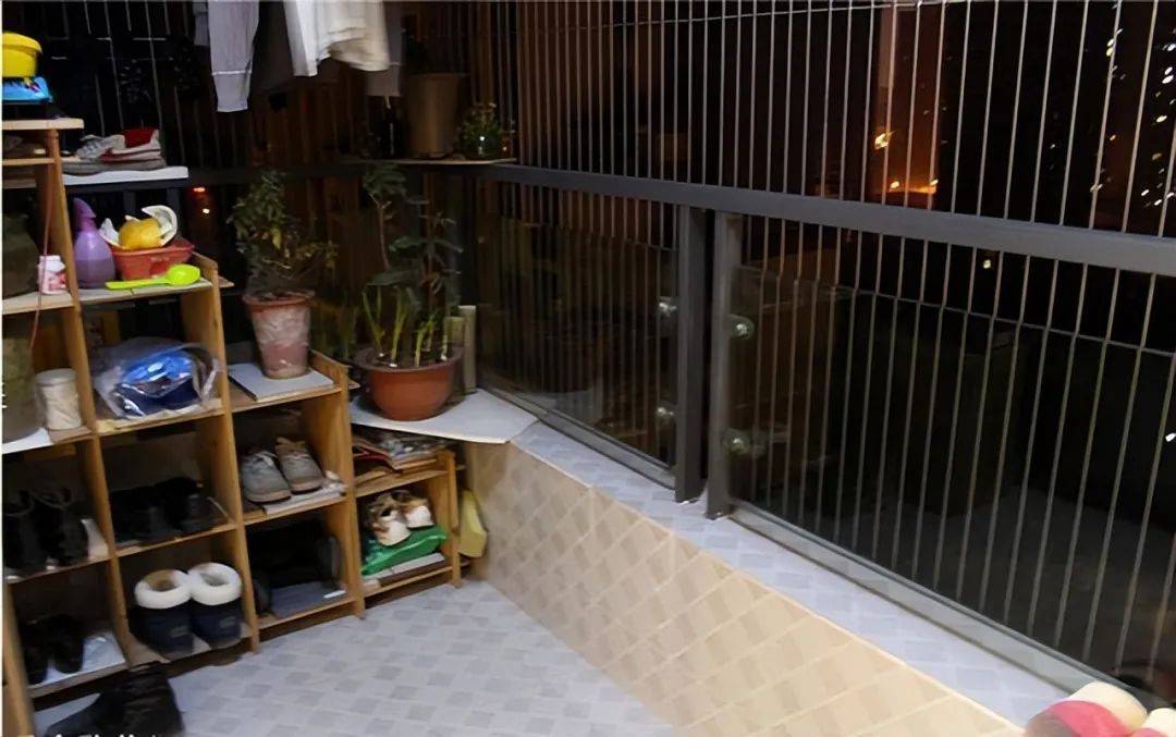 新房不封阳台只刷大白墙朋友看后都说头一次见防盗窗这么装的