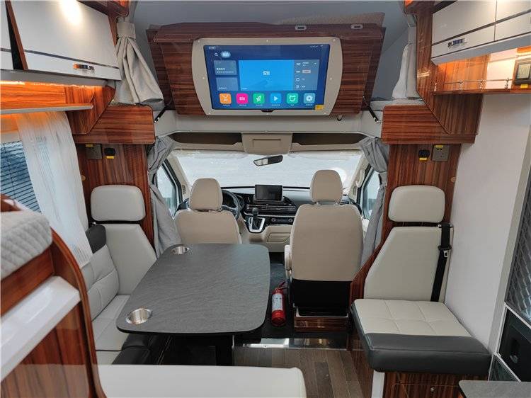 上汽大通v90c型房车内饰大空间高性价比可睡6人的房车