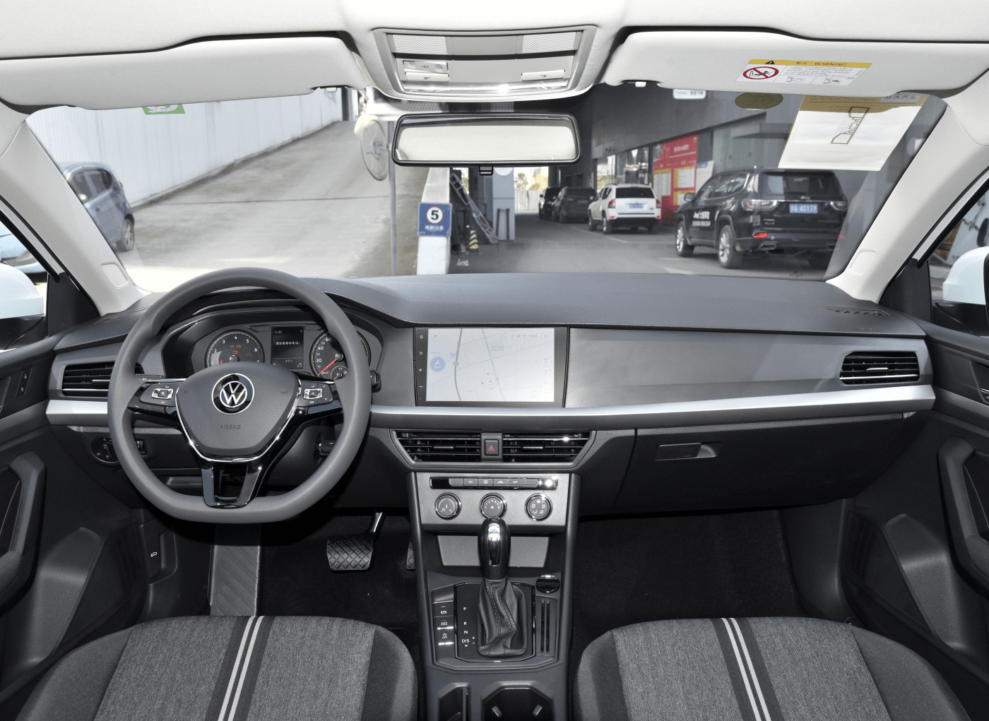 花9万元买台最低配的大众朗逸到底值不值