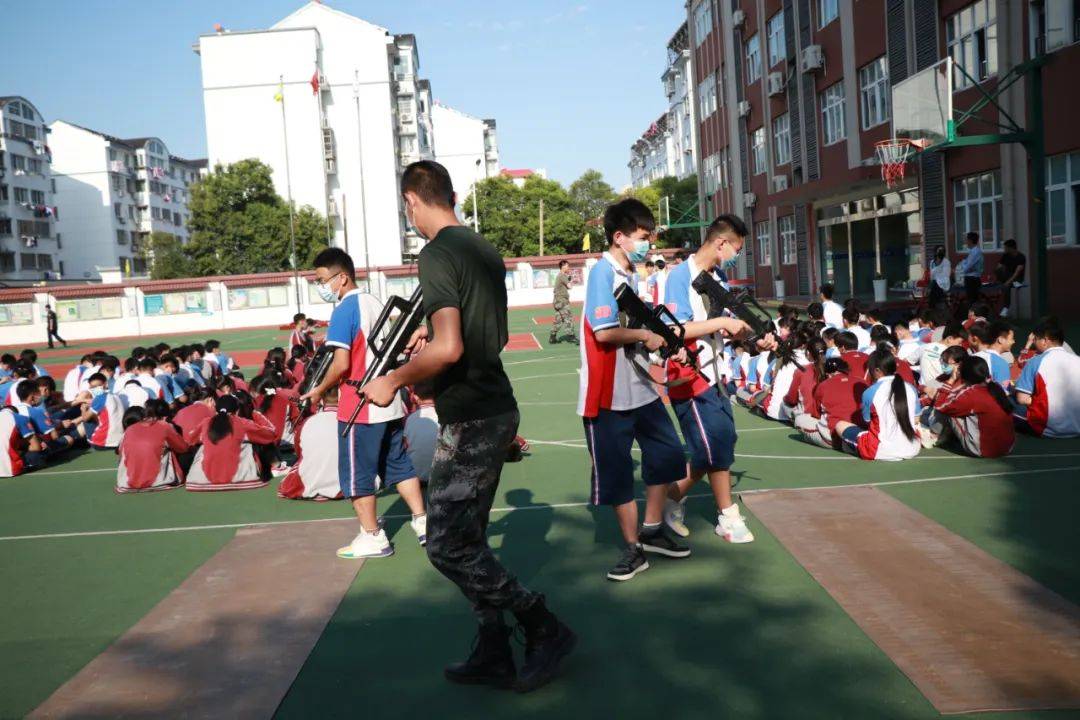 青春激昂凝聚力量迎戰中考淮安市翔宇中學開展校園拓展活動