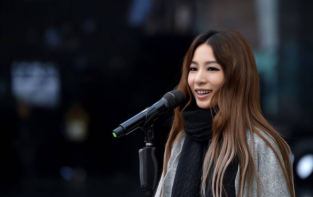 "摇滚歌神"伍佰:说出来你可能不信,几百万人买票唱歌给我听_魅力_音乐