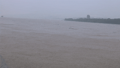 直击洪峰过境：长沙橘子洲亲水平台被淹