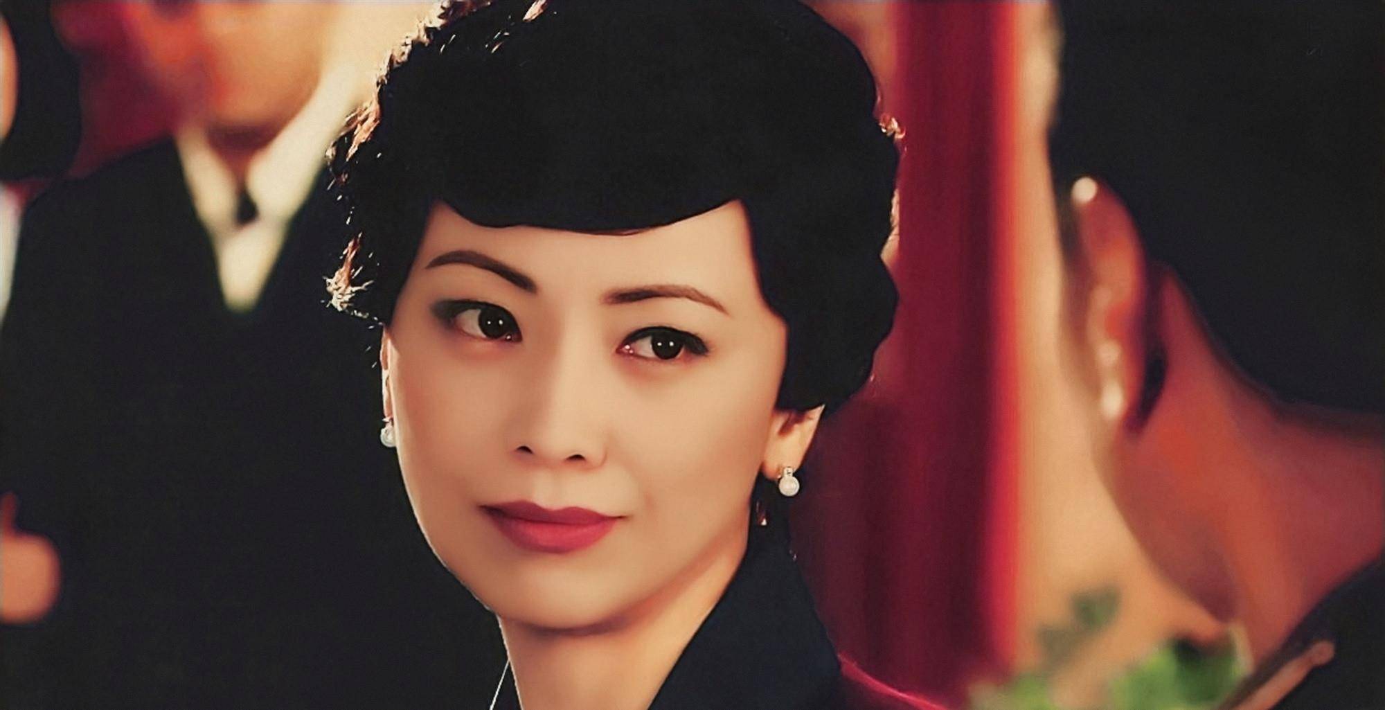 九姑娘邓萃雯的狼狈爱情和她的唏嘘过往