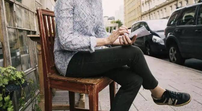 经常跷二郎腿有什么害处会对身体造成很大的影响