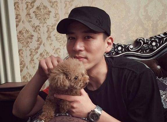 戏红人不红的魏千翔,家里全部都是暗黑系,和阳光的外表完全不符