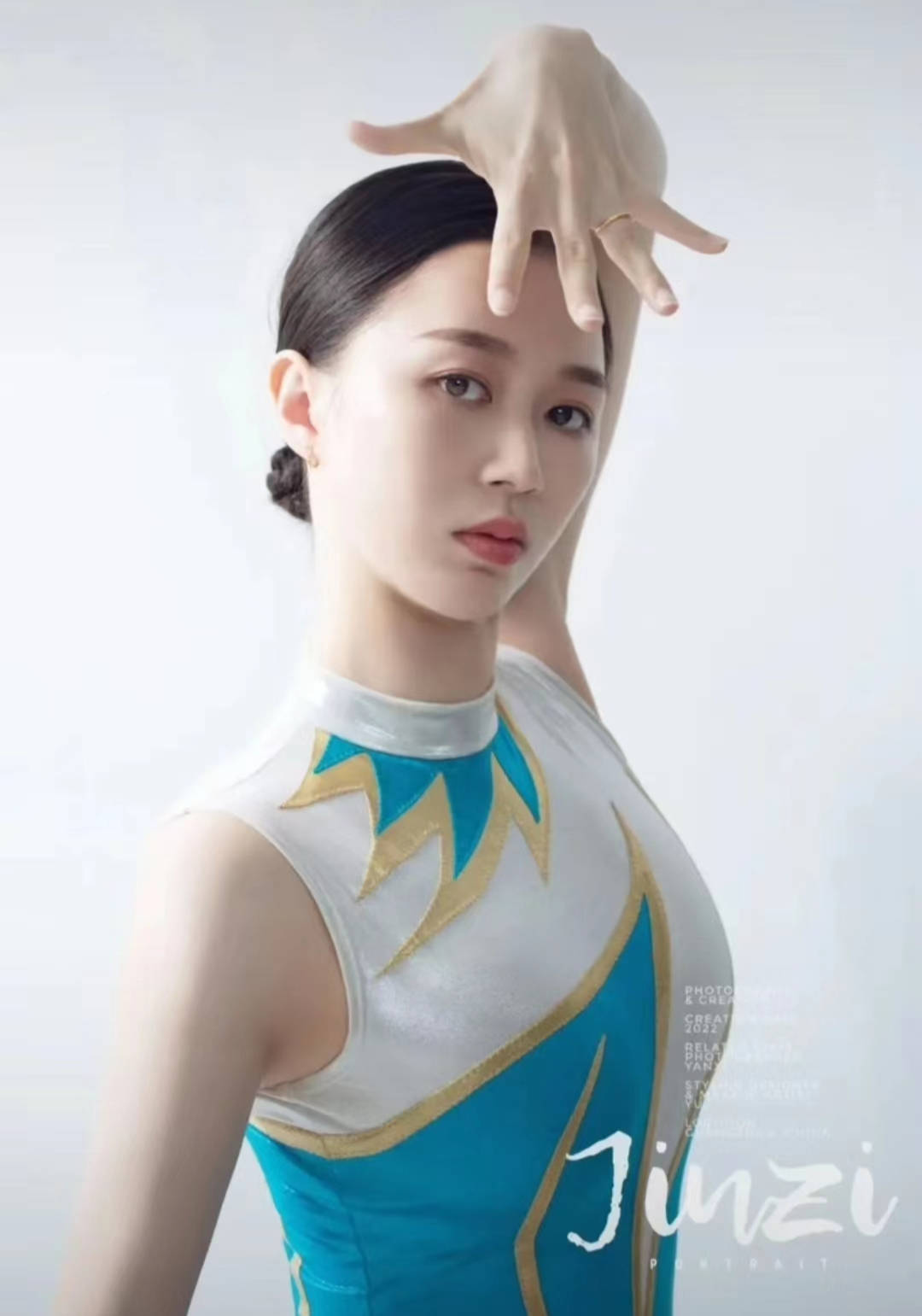 退役后变化大成女神,1米9老公黝黑健硕_程菲_伊琳_身材