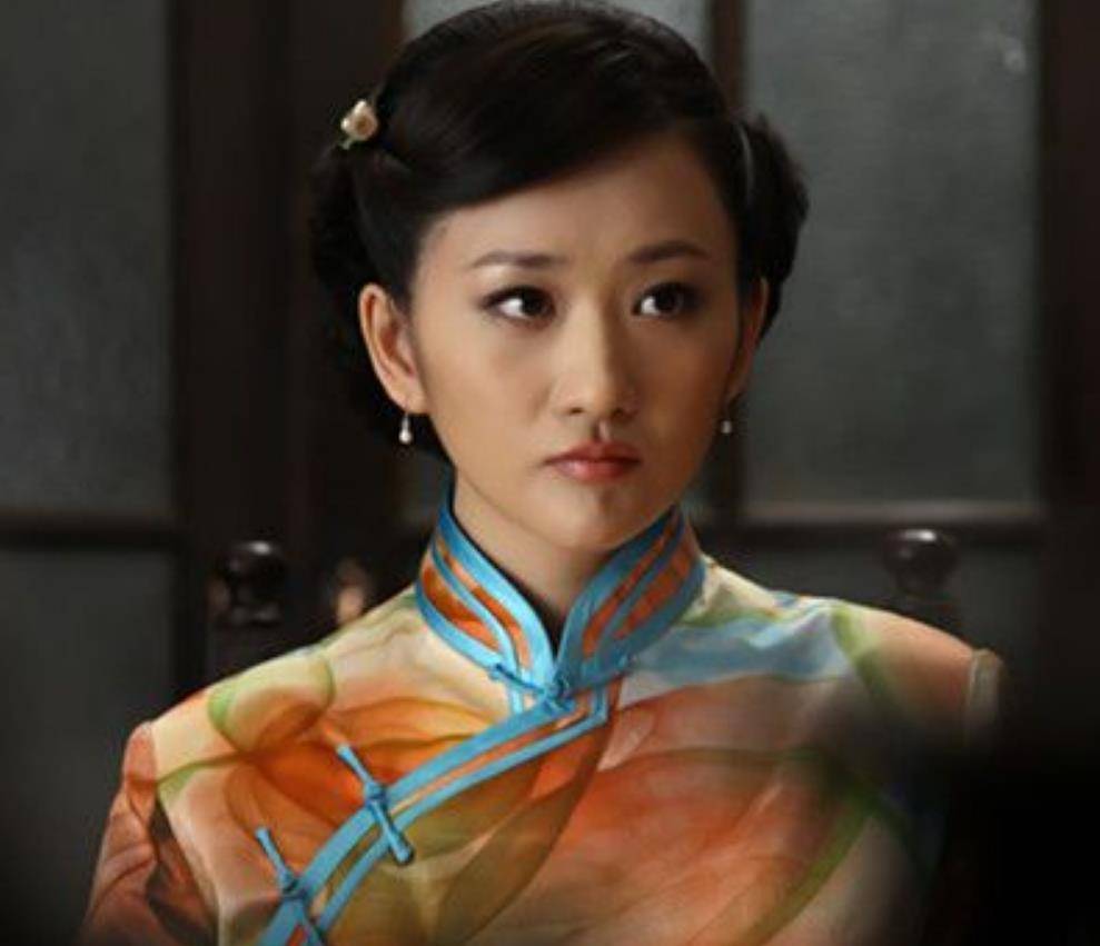 带进演艺圈,如今弟弟红遍全国,姐姐却已无戏可拍_秦俊杰_李玥_作品