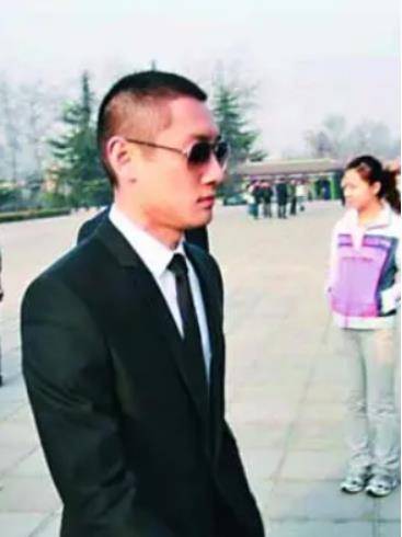 因为张敏还放不下向华胜,外加张敏大汪雨整整7岁,恋爱不被看好.