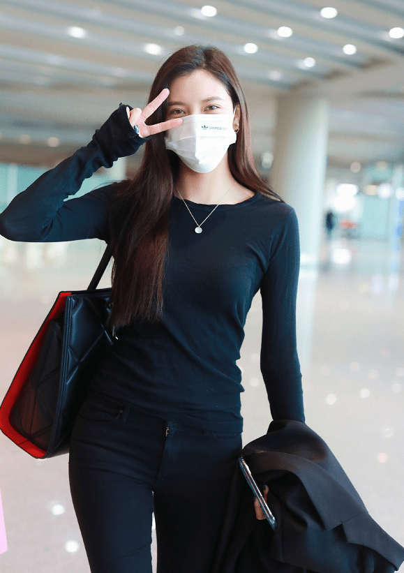 原创宋妍霏是真的会穿170身高穿出1米八既视感筷子腿太绝了