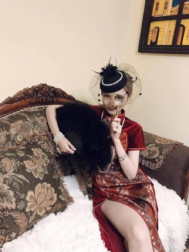 原创周扬青晒旗袍美照短款高开叉秀曲线身材太让人羡慕