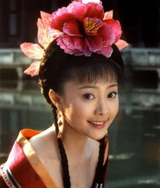 演员刘园园逼婚大12岁央视名嘴沙桐婚后一家三口生活有滋味