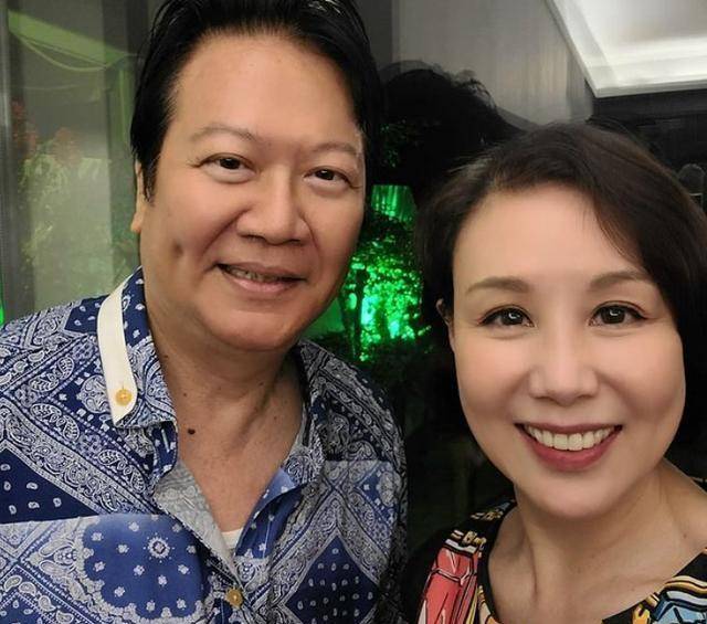 原创李莫愁吕有慧近照曝光65岁皮肤仍白皙紧致身材也没有发福