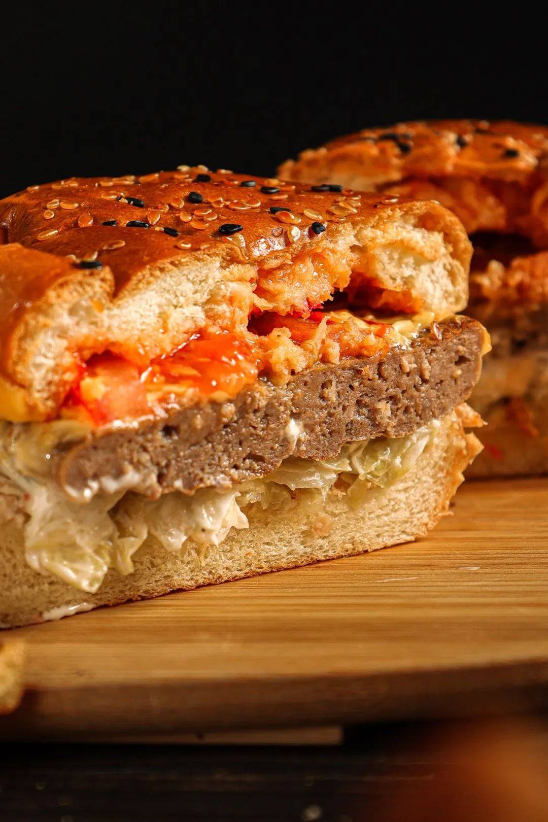 手作牛肉汉堡嘴小的不敢吃一口biu汁的快乐你懂的