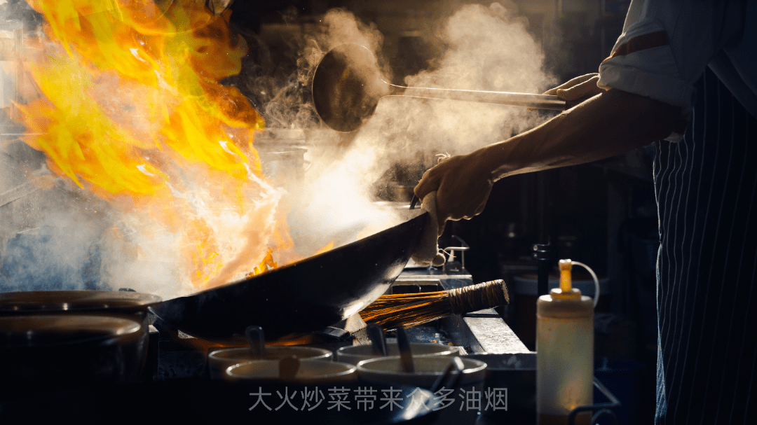 大的热源,减少厨房明火的使用不仅能减少热气,还能减少炒菜带来的油烟