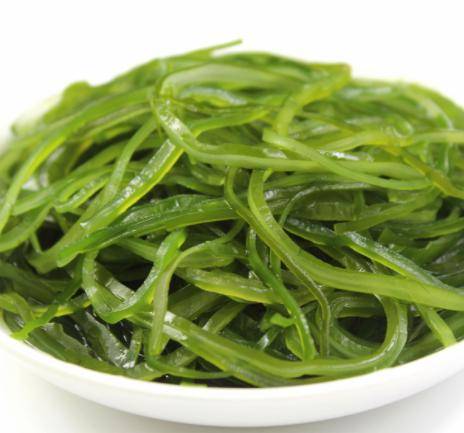 鼻子两旁挤出的白色物质是什么?鼻翼两侧的白色分泌物如何清除?