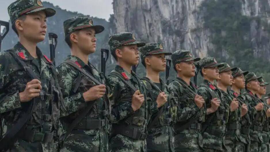 武警部隊的07式作訓服,存在各方面的問題,尤其是對於武警部隊的特勤