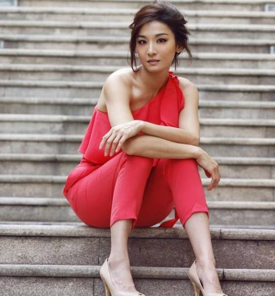 因长得美一夜成名,拍戏时却被男星打成重伤,留下一辈子后遗症_江祖平