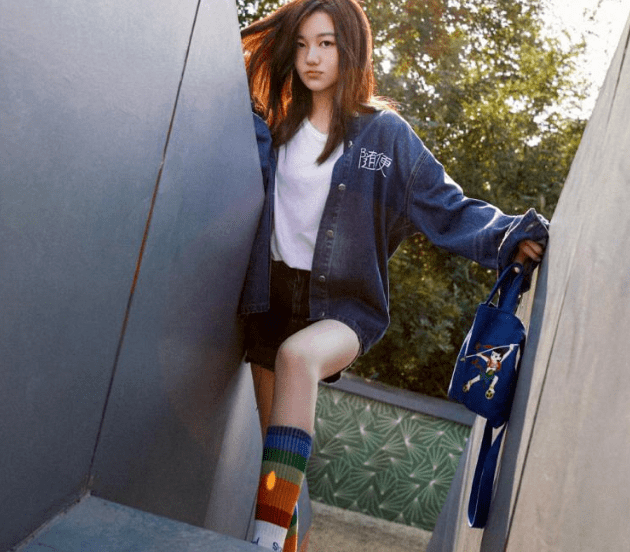 李嫣新照太好看,首秀大长腿小蛮腰,颇有王菲气质_孩子_评价_时尚