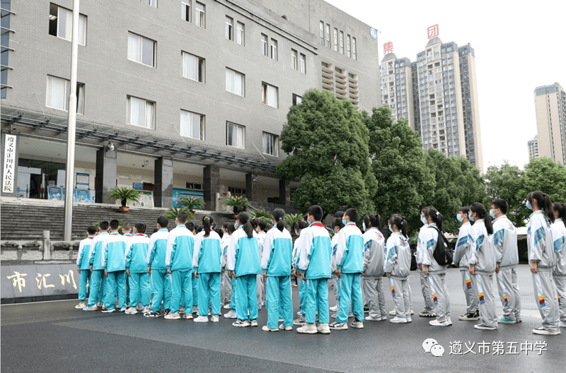 遵义五中 走进汇川法院,学习法律知识