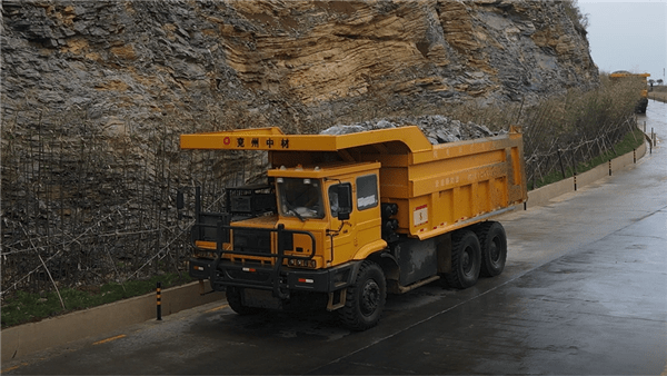 纯电动矿卡每天运行11小时 充电一次可行驶数天_运输_矿石_车辆