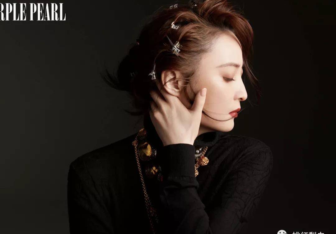 图片来自《purple pearl》内页里的每一张照片里,蒋勤勤的表现也都