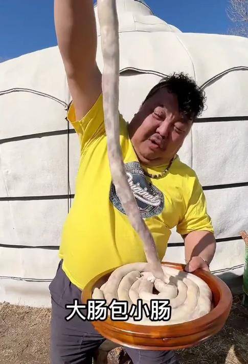 400斤恩克胖成球仍大口吃着肠包肉当年的吃播3剑客只剩他1人